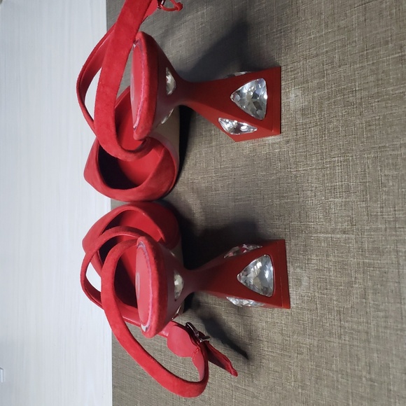 Gianni Bini Tallia Red Suede Asymmetrical Jewel Embellished Pumps SZ 6.5‎ NEW - Picture 6 of 9